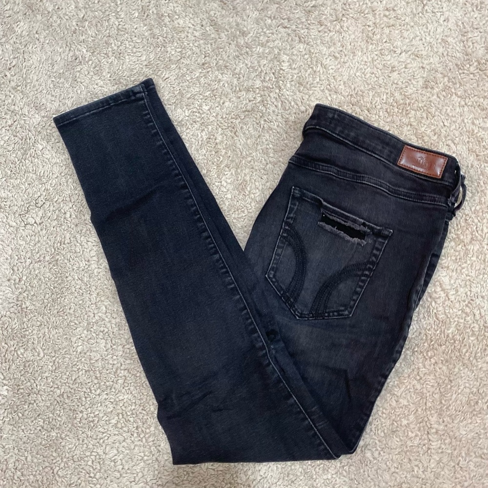 FLASH SALE‼️ HOLLISTER BLACK RIPPED HIGH-RISE SKINNY JEANS